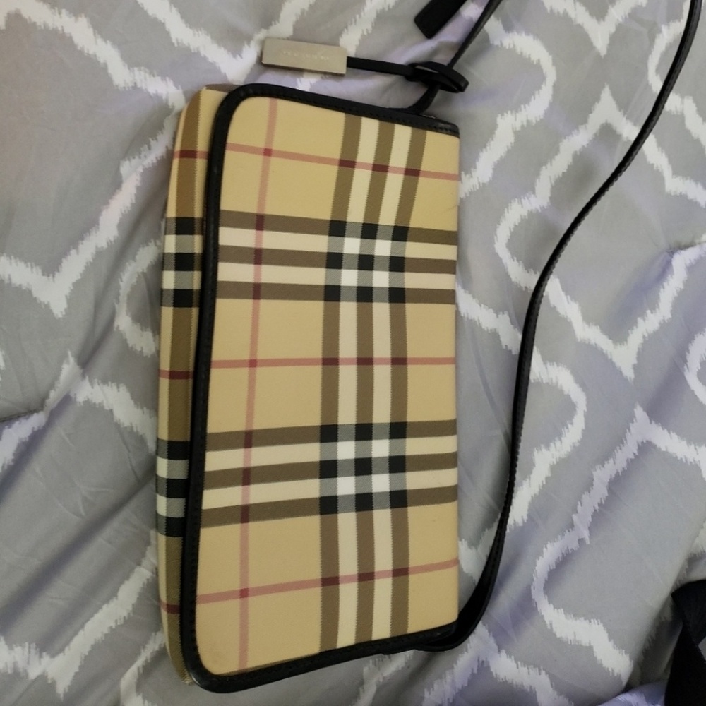 Burberry clutch